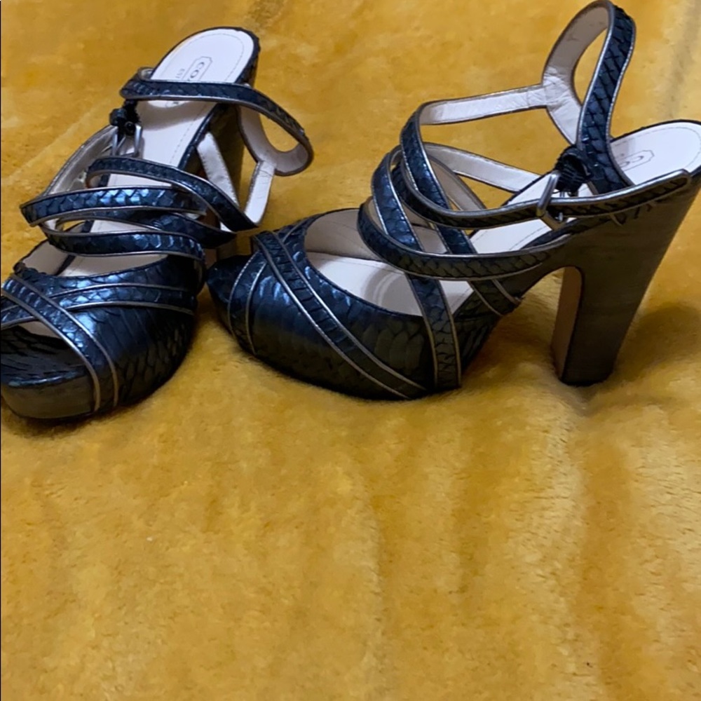 Coach size 9 heals